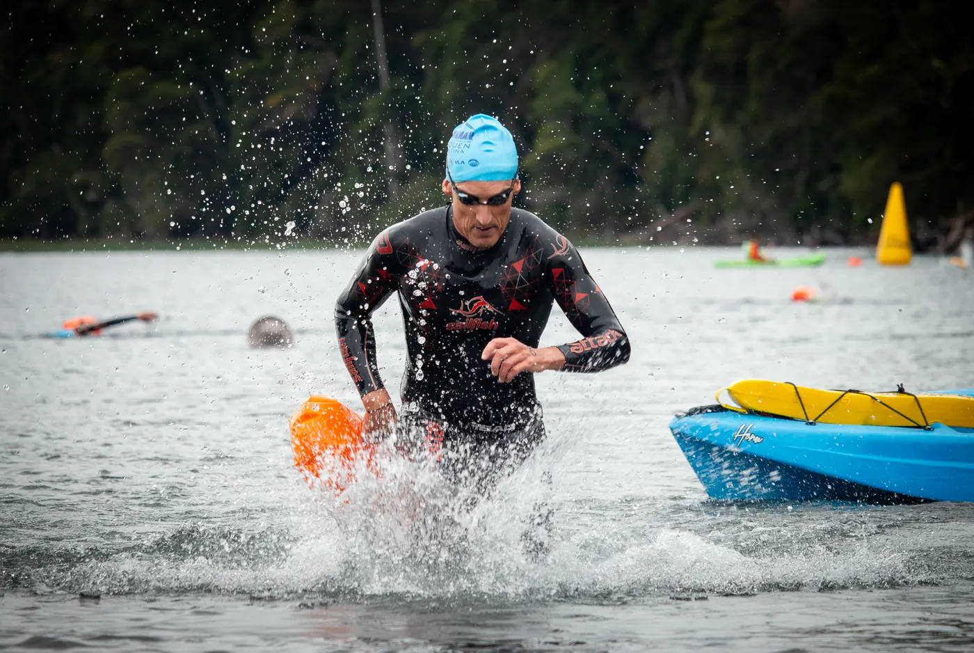 Swimrun · salida del agua – fotografía de eventos en Villa La Angostura