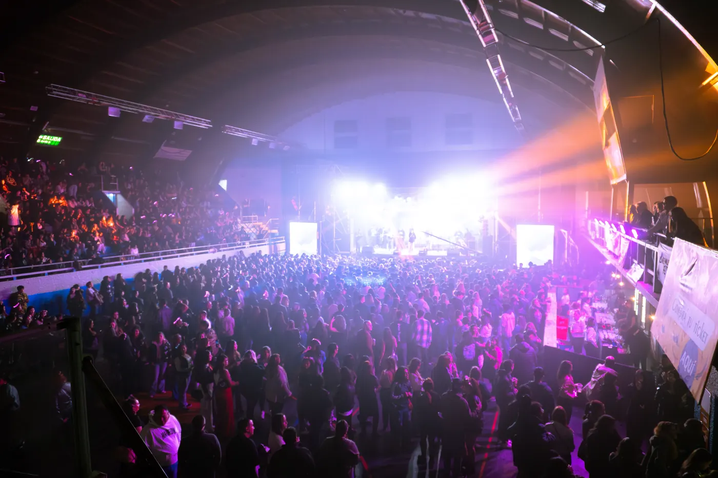 Show en estadio – fotografía de eventos en Villa La Angostura