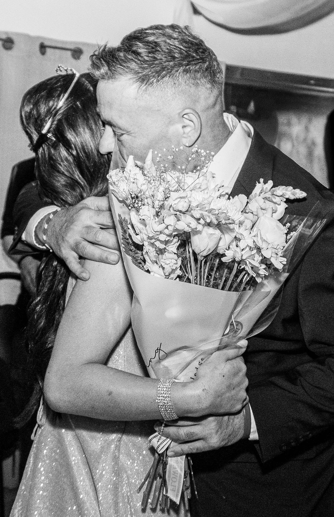 El abrazo con papá – fotógrafo de XV años en Villa La Angostura